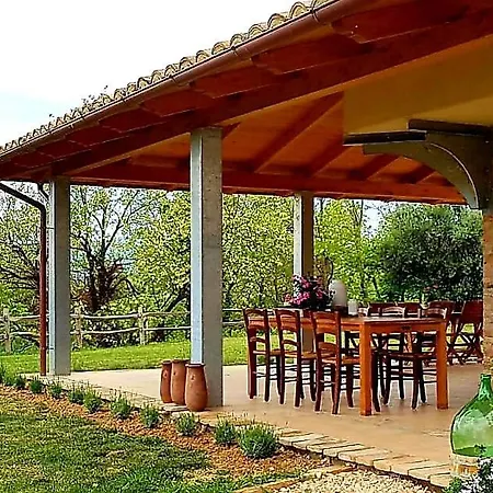 La Primavera לינה וארוחת בוקר *